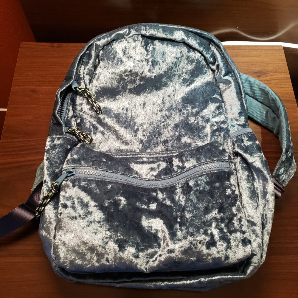 NWT J. Crew Crewcuts Crushed Velvet Backpack in Blue - Picture 2 of 6